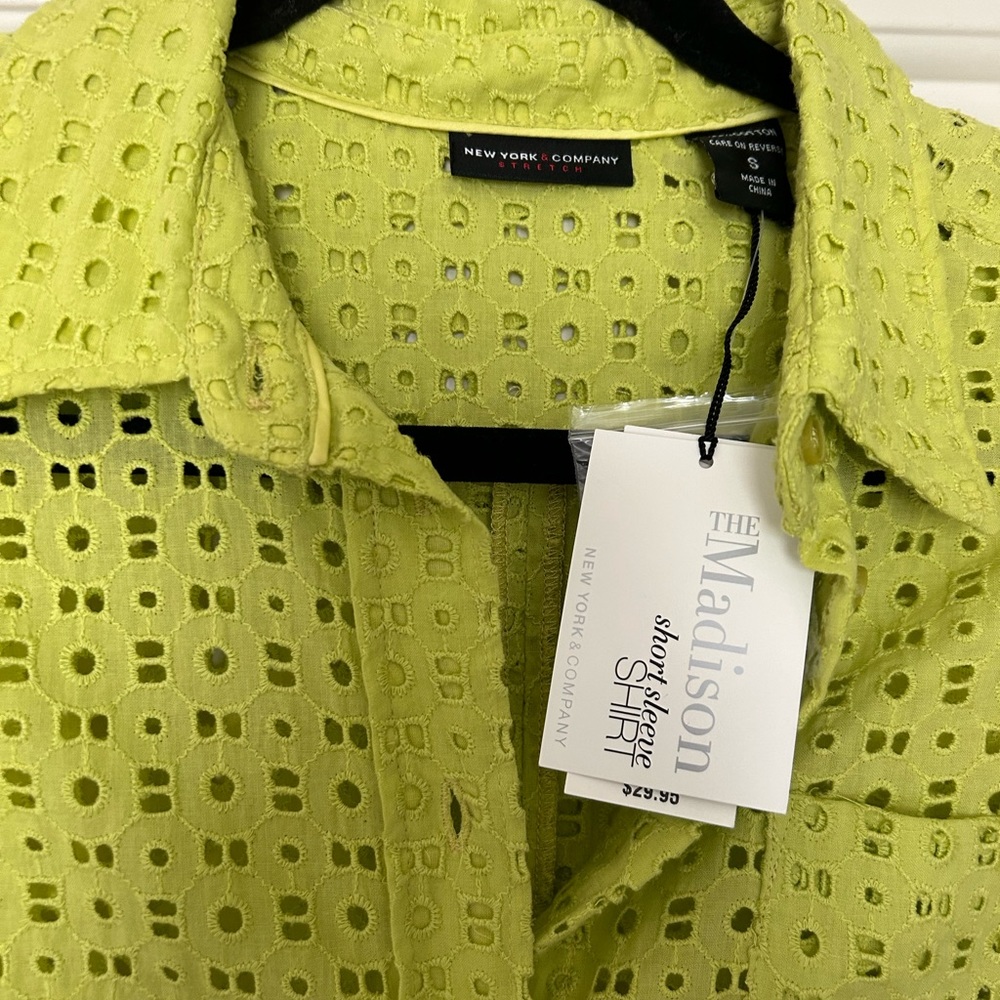 NWT NEW YORK & Co. The Madison Short Sleeve Shirt Sz S
